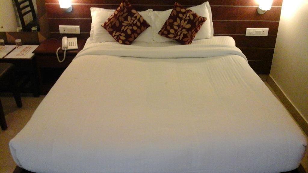 Hotel Pigeon International Bangalore Eksteriør billede